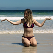 Bikini Girls Wallpapers icon