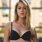 Hot Bikini Girls Wallpaper