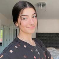 Charli D'Amelio Wallpapers on 9Apps