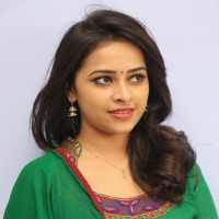 Sri Divya Wallpapers on 9Apps