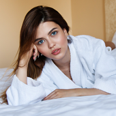 Sexy Girl On The Bed Wallpaper icon