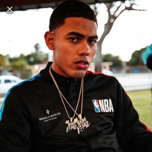 Myke Towers Songs Wallpapers icon