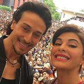 Selfie with Tiger Shroff icon